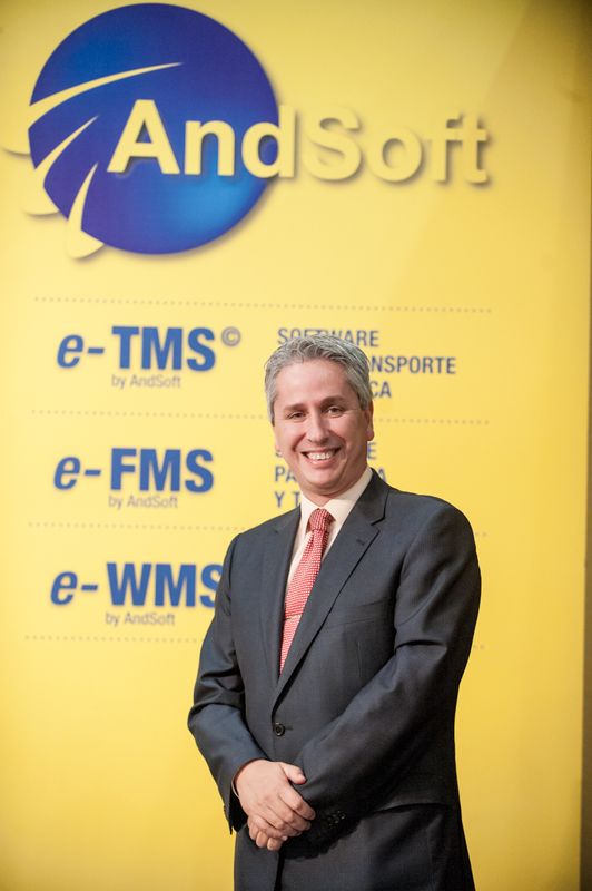 Victor Vilas en stand Logistics 2013