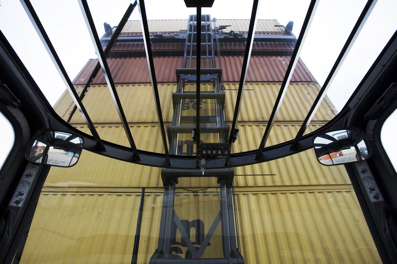 logistica y grandes medios de comunicación